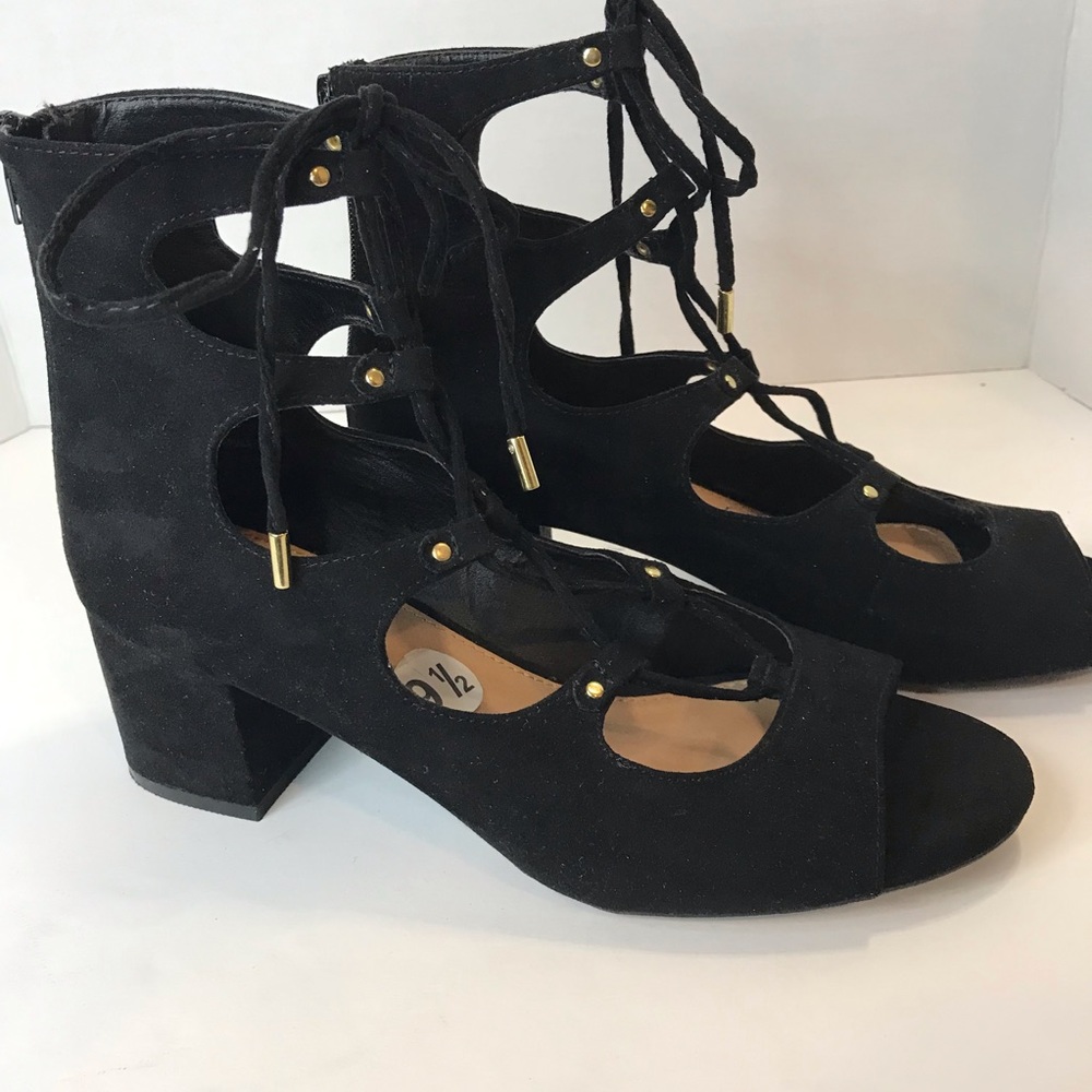 REPORT Black lace up